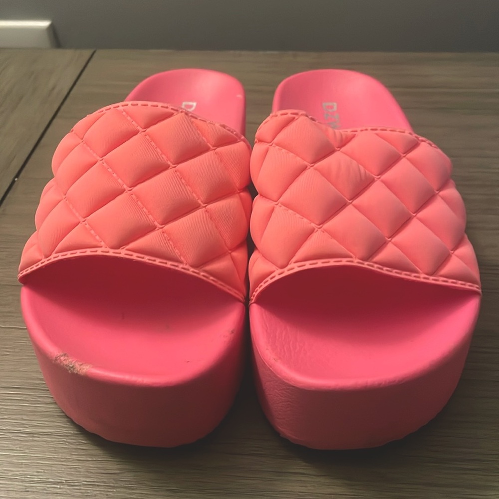 DZWE Quilted Slides - (Hot Pink)